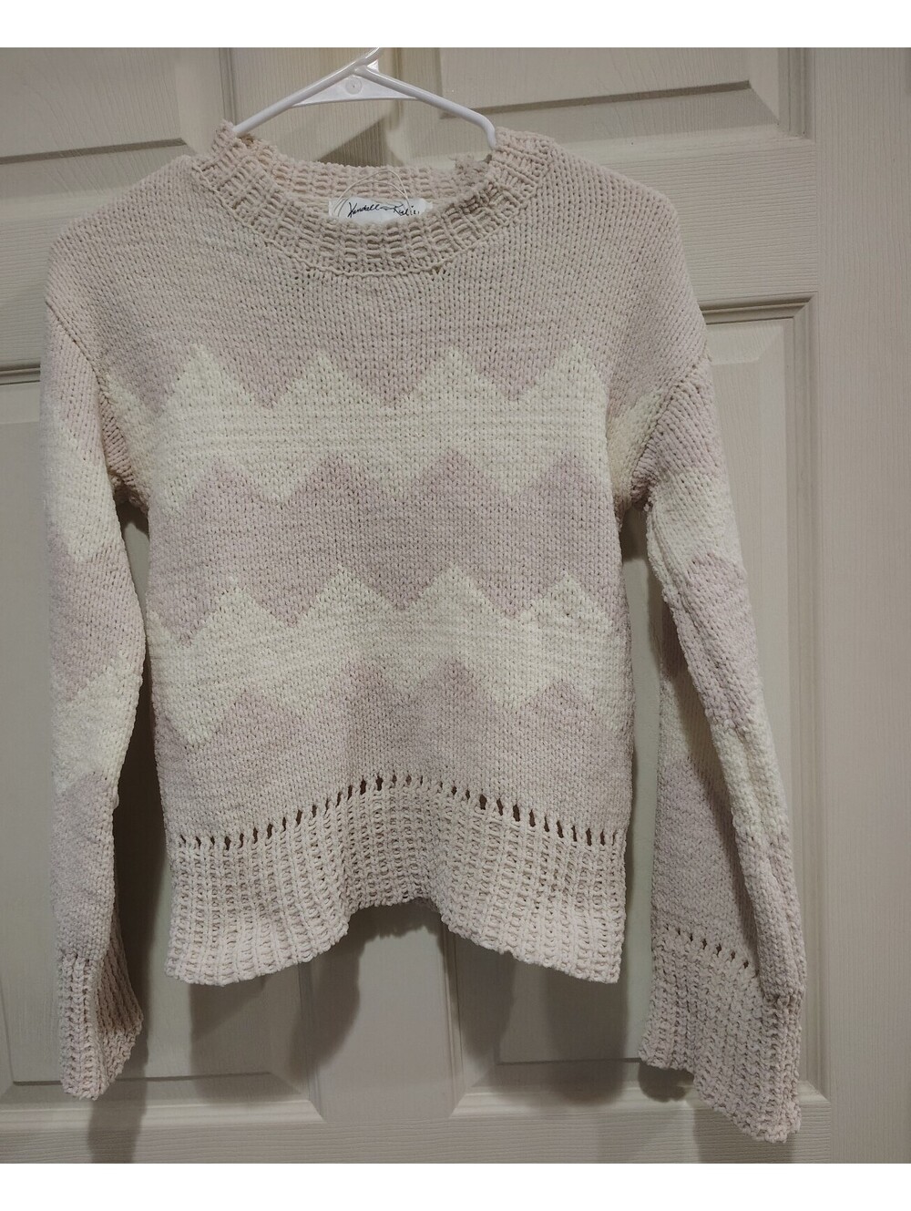 New with tags! Kendall & Kylie sweater. Size small.